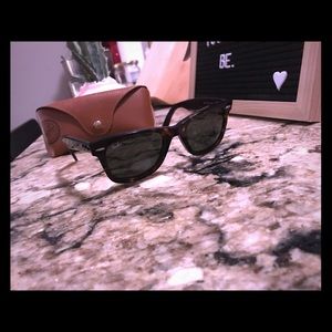*SOLD* Ray-Ban Wayfarers in tortoise shell